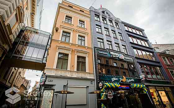 В центре Риги продается инвестиционный объект - 4 квартиры  2-х этажный дом ~200м2. Рига