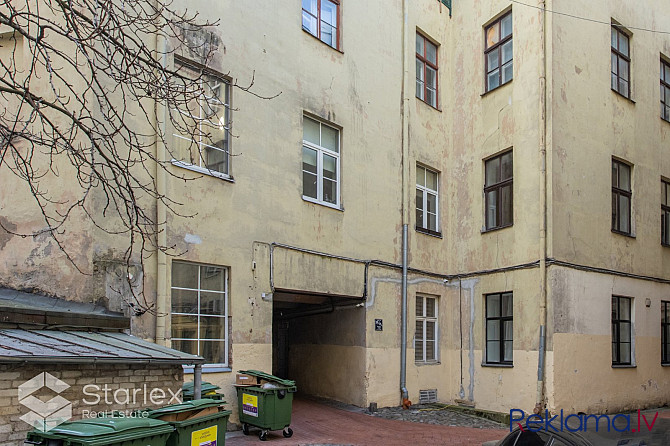 Vienā no klusākajām Vecrīgas ielām  Jēkaba ielā iegādei pieejams plašs četru istabu Rīga - foto 9
