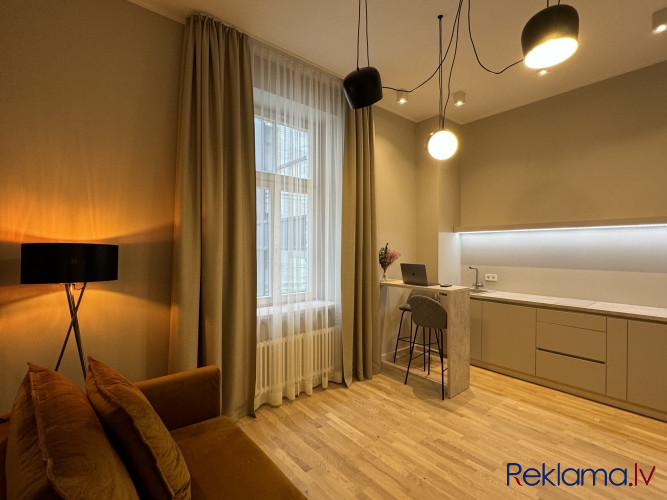 Mājīgs un kvalitatīvs studio tipa dzīvoklis Hoffman Rezidence  Dzīvoklī ir 3.4 metru austi Rīga - foto 1