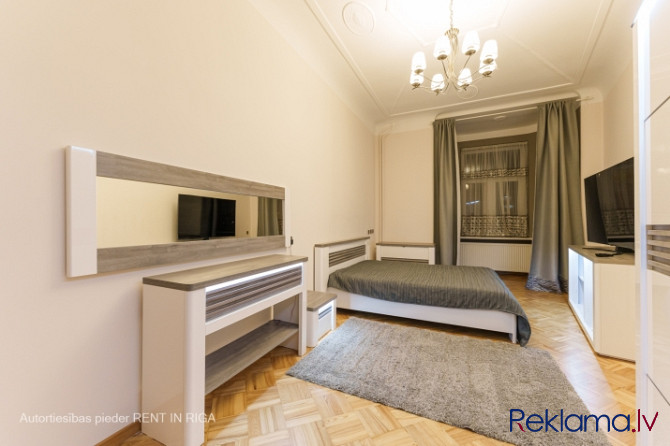 Iegādājies mājīgu 2-istabu dzīvokli Centrā  Dzīvokļa plānojums: + Virtuve apvienota ar Rīga - foto 1