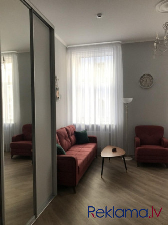 Ilgtermiņa īrei tiek piedāvāts jauns, kvalitatīvi izremontēts 2 istabu dzīvoklis renovētā Rīga - foto 2