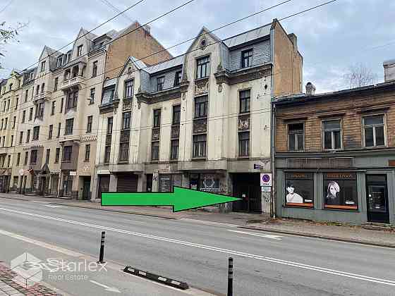 В центре Риги, в историческом доме, продается уютная 3-комнатная квартира. На Рига