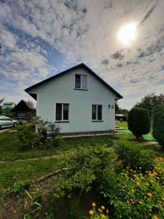 Продается дом с 3-мя изолированными комнатами и баней на земельном участке. Земля Rīga
