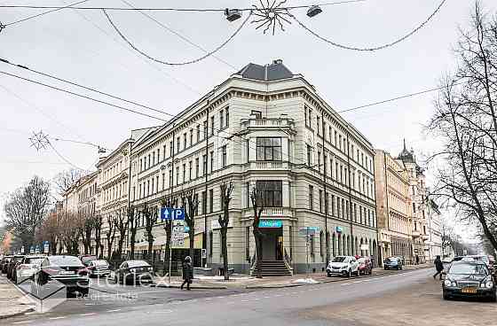 Со вкусом оформленный офис с живописным видом на Даугаву.  Общая площадь 341 м2. Rīga
