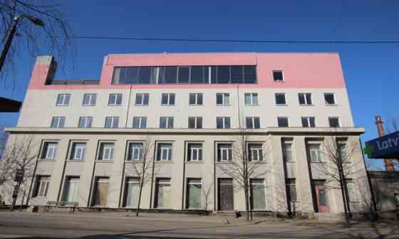 Продается реконструированное 5-этажное административное здание в Яунциеме. Рига