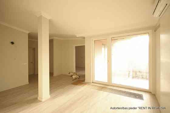 Предлагаем в долгосрочную аренду квартиру с террасой на мансардном этаже с Rīga