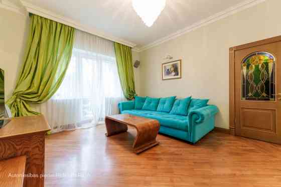 Сдается элегантная двухэтажная 5-комнатная квартира в недавно отремонтированном Rīga