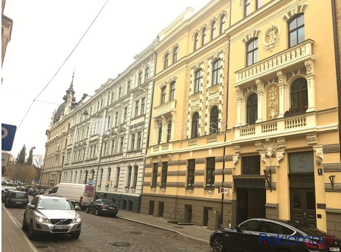 Fasādes māja, renovēta māja, ieeja no ielas, kāpņu telpa pēc kapitālā remonta, logi Rīga - foto 8