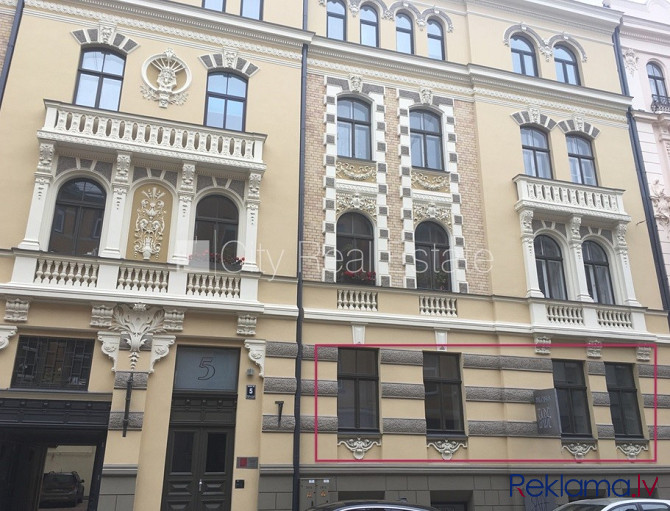 Fasādes māja, renovēta māja, ieeja no ielas, kāpņu telpa pēc kapitālā remonta, logi Rīga - foto 9