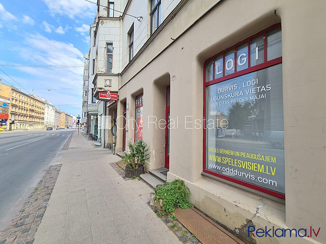 Fasādes māja, ieeja no ielas, logi vērsti uz ielas pusi, plašs skats no loga, halle 40 m2, Rīga - foto 8
