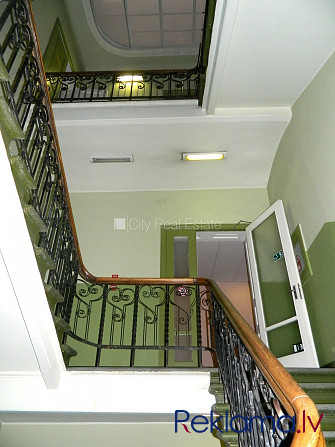 Фасадный дом, реновированный дом, вход с улицы, лифт, лестничная клетка после Рига - изображение 13