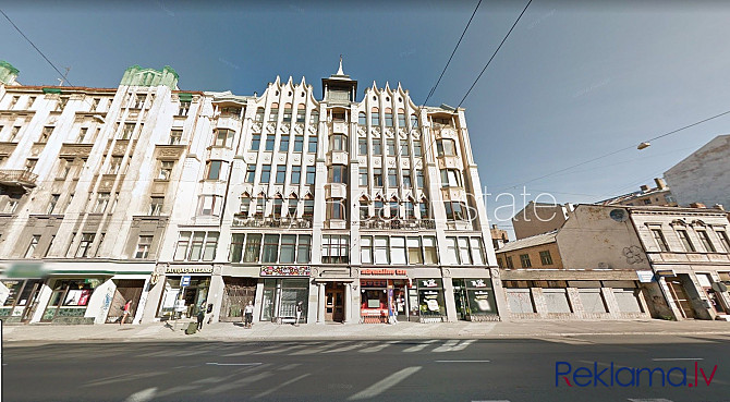 Fasādes māja, ieeja no ielas, ir lifts, kāpņu telpa pēc kosmētiskā remonta, logi vērsti uz Rīga - foto 13