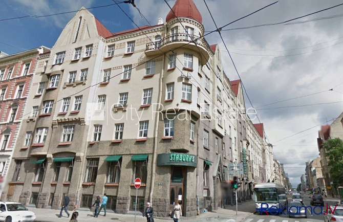 Fasādes māja, renovēta māja, ieeja no ielas, ir lifts, kāpņu telpa pēc kapitālā remonta, Rīga - foto 12