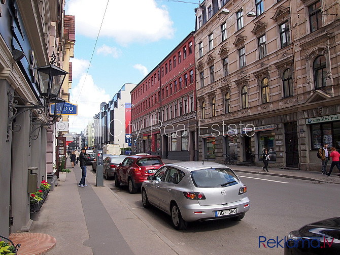 Fasādes māja, renovēta māja, objektu apsargā fiziskā apsardze, ieeja no ielas, kāpņu telpa Rīga - foto 7