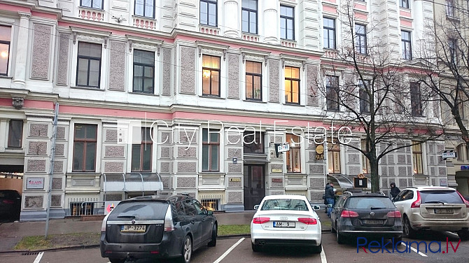 Фасадный дом, реновированный дом, вход с улицы, бельэтаж, лифт, лестничная клетка Рига - изображение 17