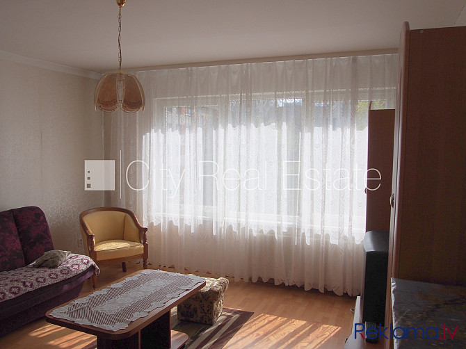 Fasādes māja, labiekārtota apzaļumota teritorija, iežogota teritorija, ieeja no pagalma, logi Rīga - foto 1