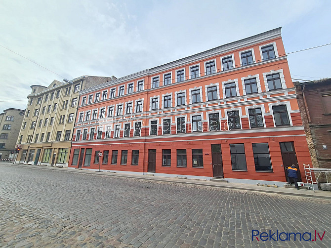 Fasādes māja, renovēta māja, ieeja no ielas, kāpņu telpa pēc kapitālā remonta, logi Rīga - foto 14