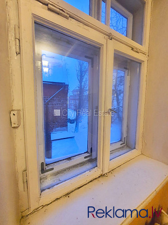 Fasādes māja, ieeja no ielas, logi vērsti uz ielas pusi, viena istaba izolēta, viena istaba Rīga - foto 6