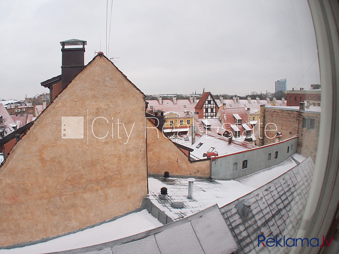 Fasādes māja, ieeja no ielas, kāpņu telpa pēc kosmētiskā remonta, logi vērsti mājas abās Rīga - foto 11