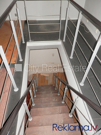 Фасадный дом, на подвальном этаже доступно кладовое помещение, место для машины, Рига - изображение 11