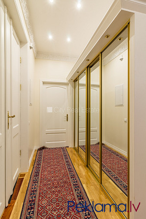 Fasādes māja, renovēta māja, ir lifts, kāpņu telpa pēc kapitālā remonta, guļamistabu Rīga - foto 14