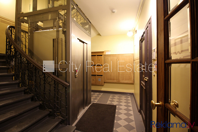 Fasādes māja, renovēta māja, ir lifts, kāpņu telpa pēc kapitālā remonta, guļamistabu Rīga - foto 15