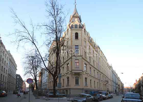 Фасадный дом, реновированный дом, охраняемая территория, вход с улицы, Rīga