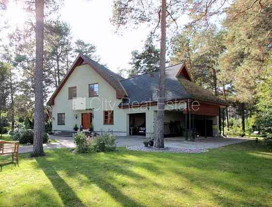 Фасадный дом, реновированный дом, благоустроенная озеленённая территория, Rīga