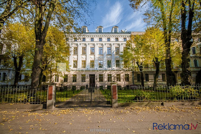 Projekts - Kalpaka Park Residence, iežogota teritorija, ieeja no ielas, balkons, logi vērsti uz Rīga - foto 18