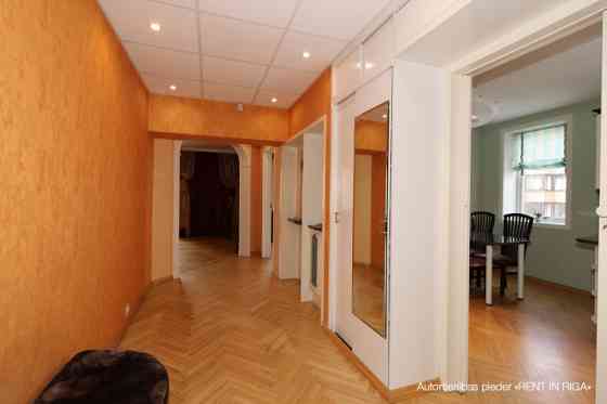 В арену предлагается большая и уютная 3 комнатная квартира в центре Риги, Baznīcas ielā Рига