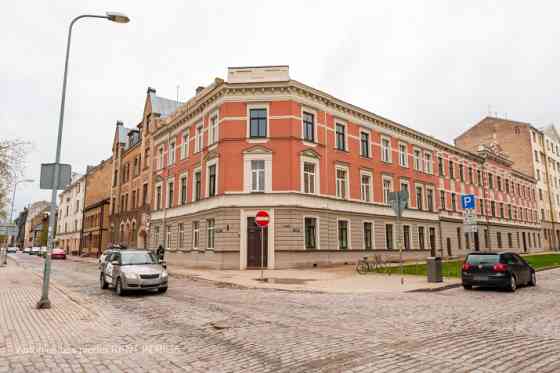 Jauns, tikko izbūvēts un dizainski pievilcīgs trīs istabu dzīvoklis Rīgas klusajā centrā, Strēlnieku Rīga