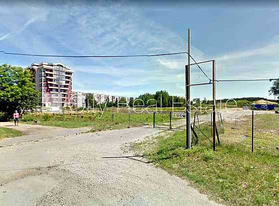 Земля в собственности, количество квартир в здании 128 шт., зеленая территория 5131 Rīga