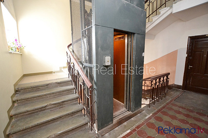 Фасадный дом, вход с улицы, лифт, лестничная клетка после косметического ремонта, Рига - изображение 14