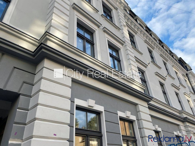 Fasādes māja, renovēta māja, ieeja no ielas, kāpņu telpa pēc kapitālā remonta, logi Rīga - foto 15