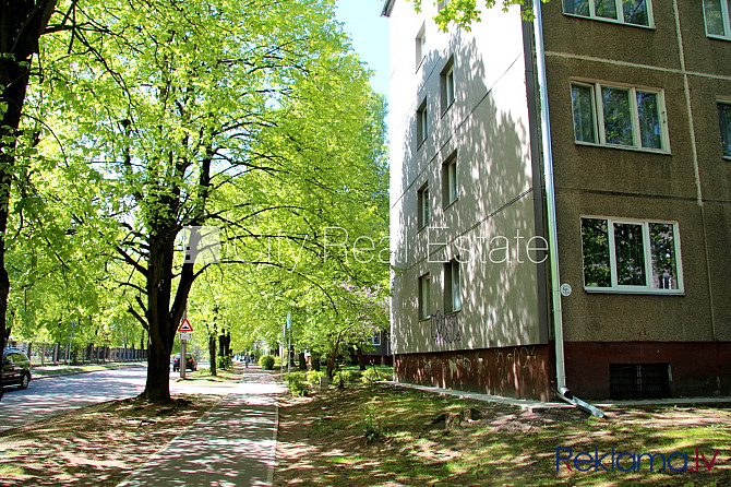 Fasādes māja, labiekārtota apzaļumota teritorija, vieta automašīnai, kāpņu telpa pēc Rīga - foto 19