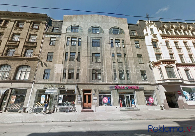 Fasādes māja, ieeja no ielas, ir lifts, kāpņu telpa pēc kapitālā remonta, balkons, istabas Rīga - foto 1