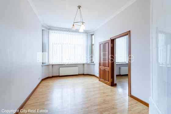 Фасадный дом, плата за обслуживание одного квадратного метра в  месяц 0,43 EUR, вход с Rīga