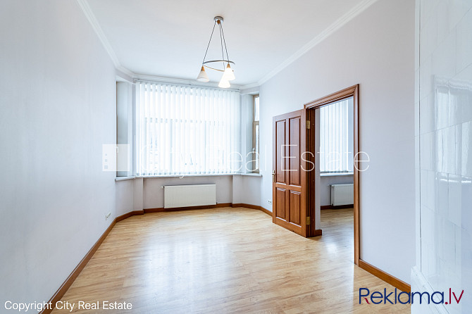 Fasādes māja, viena kvadrātmetra apsaimniekošanas maksa mēnesī  0,43 EUR, ieeja no ielas un Rīga - foto 1
