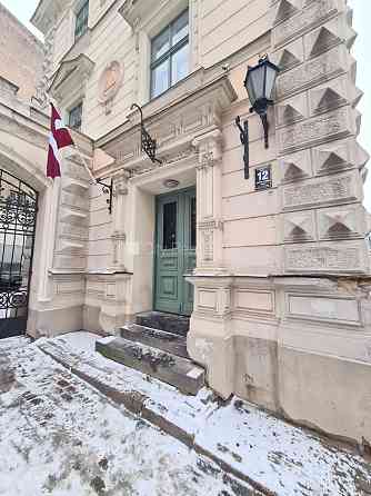 Фасадный дом, реновированный дом, подъездная дорога покрыта брущаткoй, Rīga