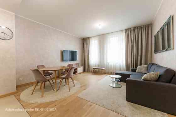 Сдается в аренду светлая, солнечная, уютная 2-комнатная квартира в тихом центре Rīga