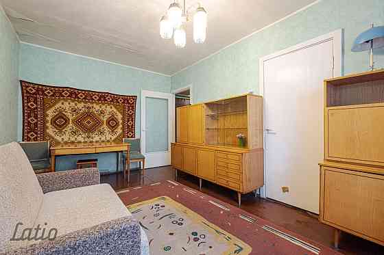 Pārdod divu izolētu istabu dzīvokli mājā, kas būvēta uz 103.sērijas ēkas bāzes 1972.gadā. Augstais,  Рига