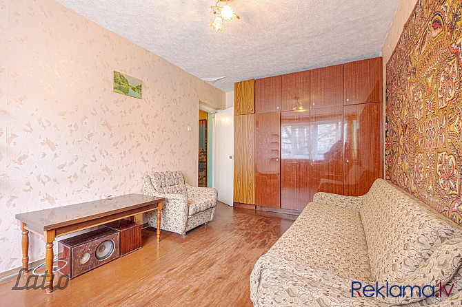 Pārdod divu izolētu istabu dzīvokli mājā, kas būvēta uz 103.sērijas ēkas bāzes 1972.gadā. Augstais,  Рига - изображение 2