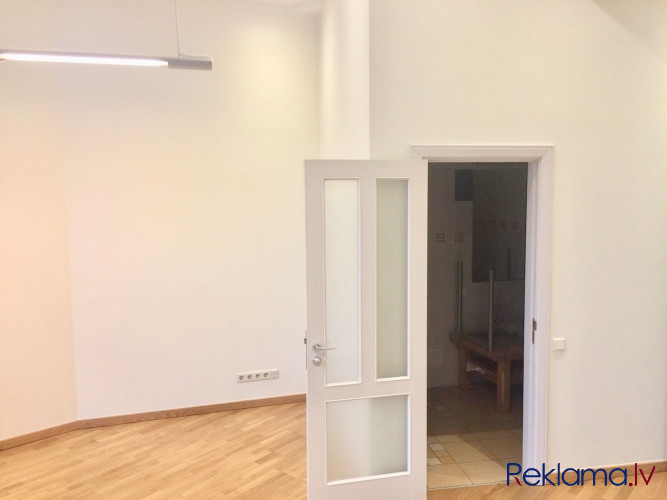 Biroja telpas renovētas jūgendstila ēkas 3.stāvā - a) telpu platība - 75 m2, b) telpas ir Rīga - foto 7