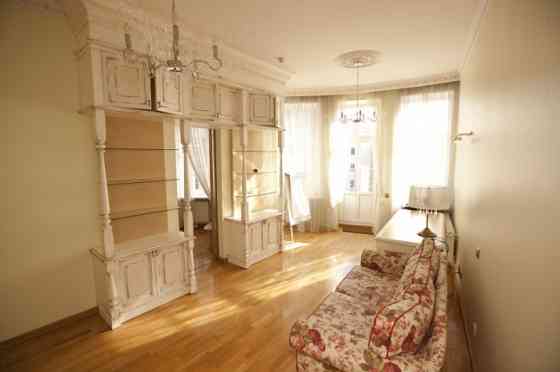 Tiek izīrēts ekskluzīvs dzīvoklis Vecrīgā, dzīvoklis sastāv no divām dzīvojamām istabām, kur no vien Rīga