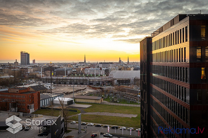 Iznomā gaišas biroja telpas ar balkonu pēc kapitālā remonta Rīgas centrā, Stabu ielā 47 Rīga - foto 8