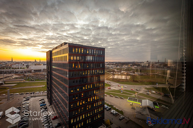 Iznomā gaišas biroja telpas ar balkonu pēc kapitālā remonta Rīgas centrā, Stabu ielā 47 Rīga - foto 9
