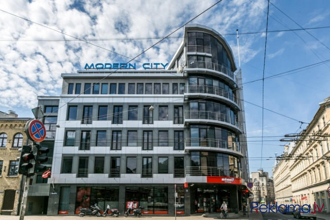 Iznomā gaišas biroja telpas ar balkonu pēc kapitālā remonta Rīgas centrā, Stabu ielā 47 Rīga - foto 18