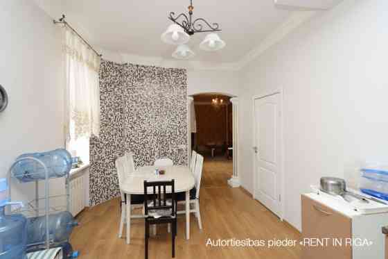 Сдается в аренду отремонтированная меблированная квартира в самом центре Риги. Rīga