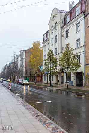 Iznomā komercplatību sakoptā namīpašumā Rīgas centrā. Ērta piekļuve no visiem Rīgas rajoniem gan ar  Рига