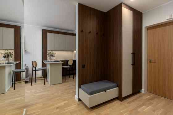 Предлагаем новую 3-комнатную квартиру в новостройке, на тихой улице Дайнас. Рядом Rīga